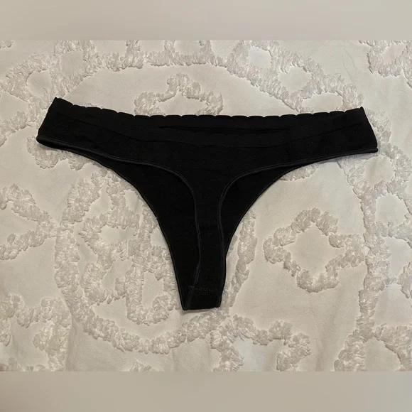NWT VS seamless M thong - Picture 3 of 5